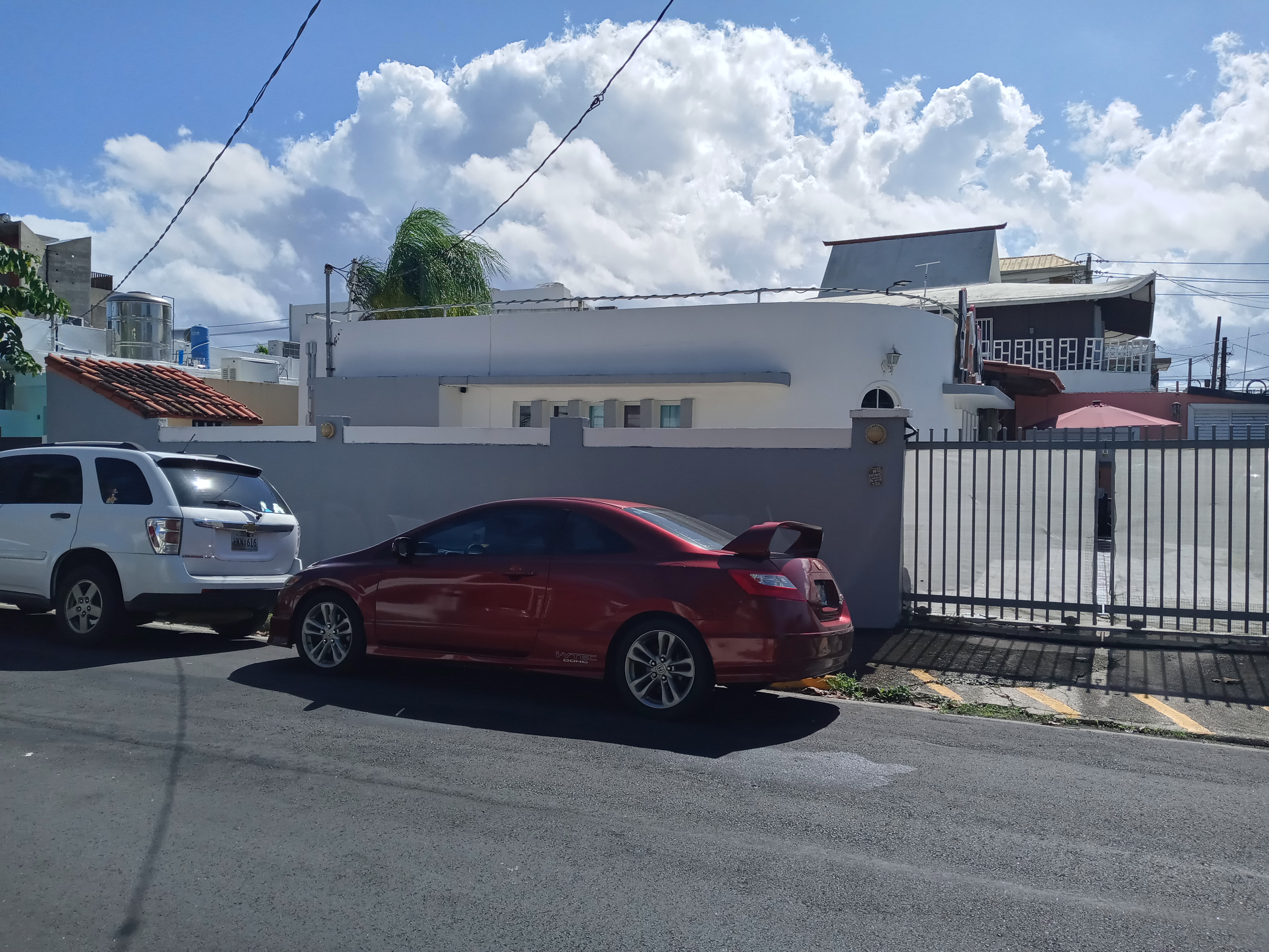 Calle Cacique 2000 vista izquierda