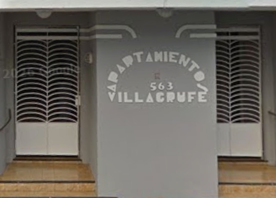 Detalle entrada Apartamientos Villagrufe