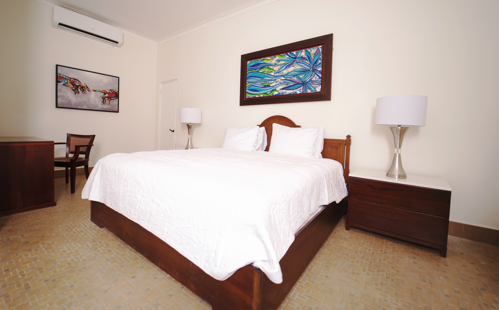 Habitacion Corner Windows Interior