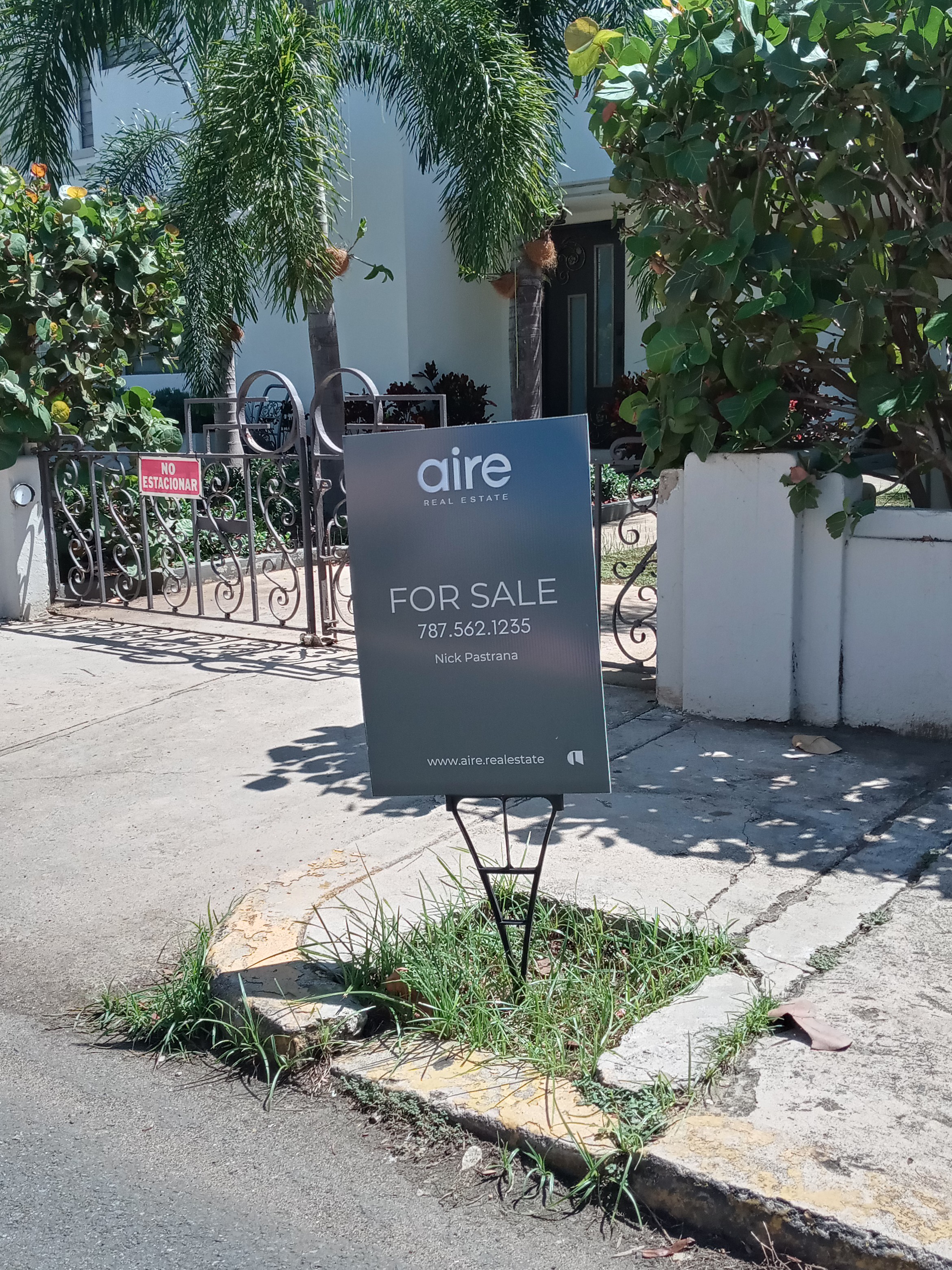 Letrero Aire Bienes Raíces