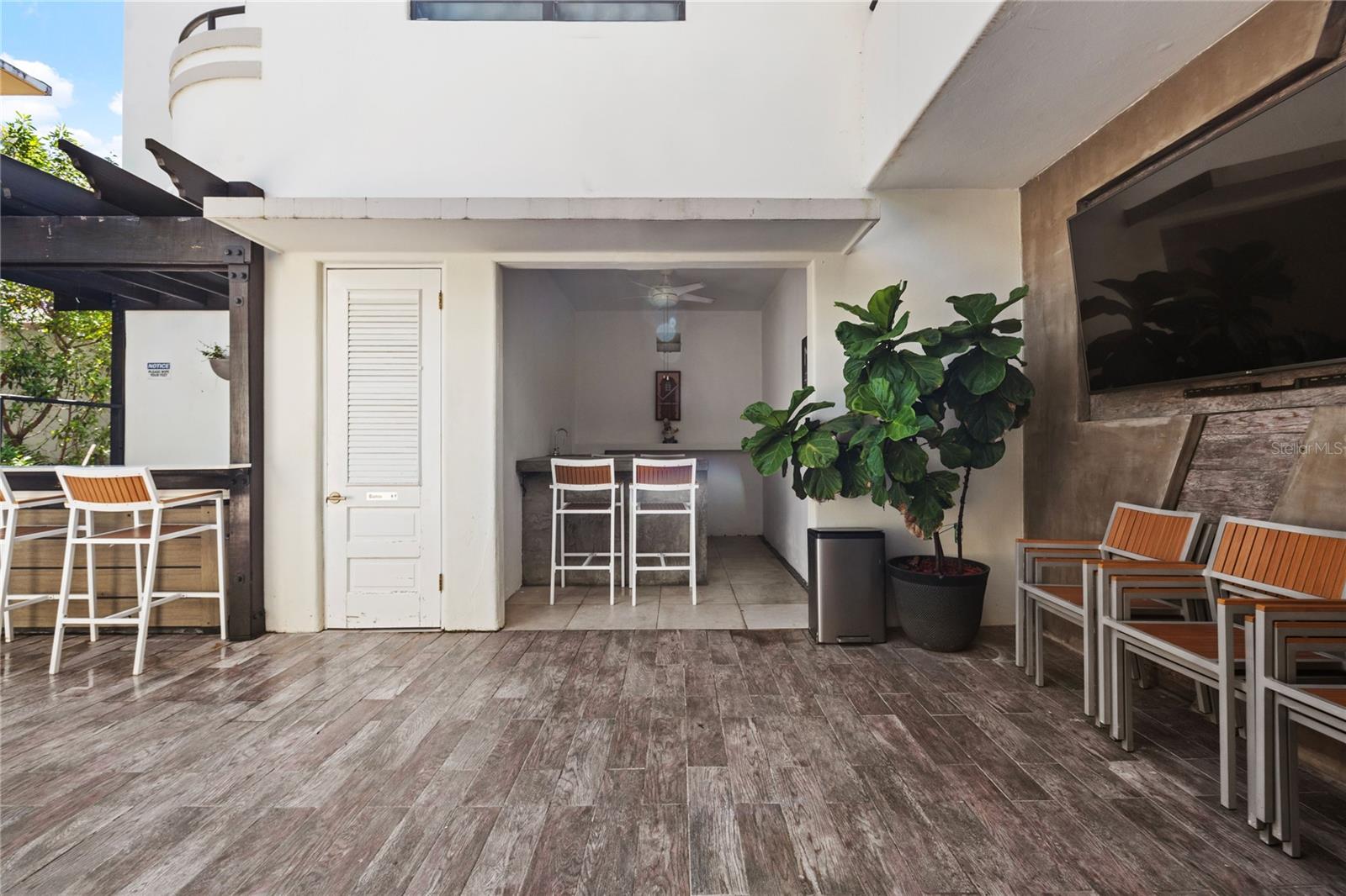 Nick Pastrana Casa Mirsonia 14