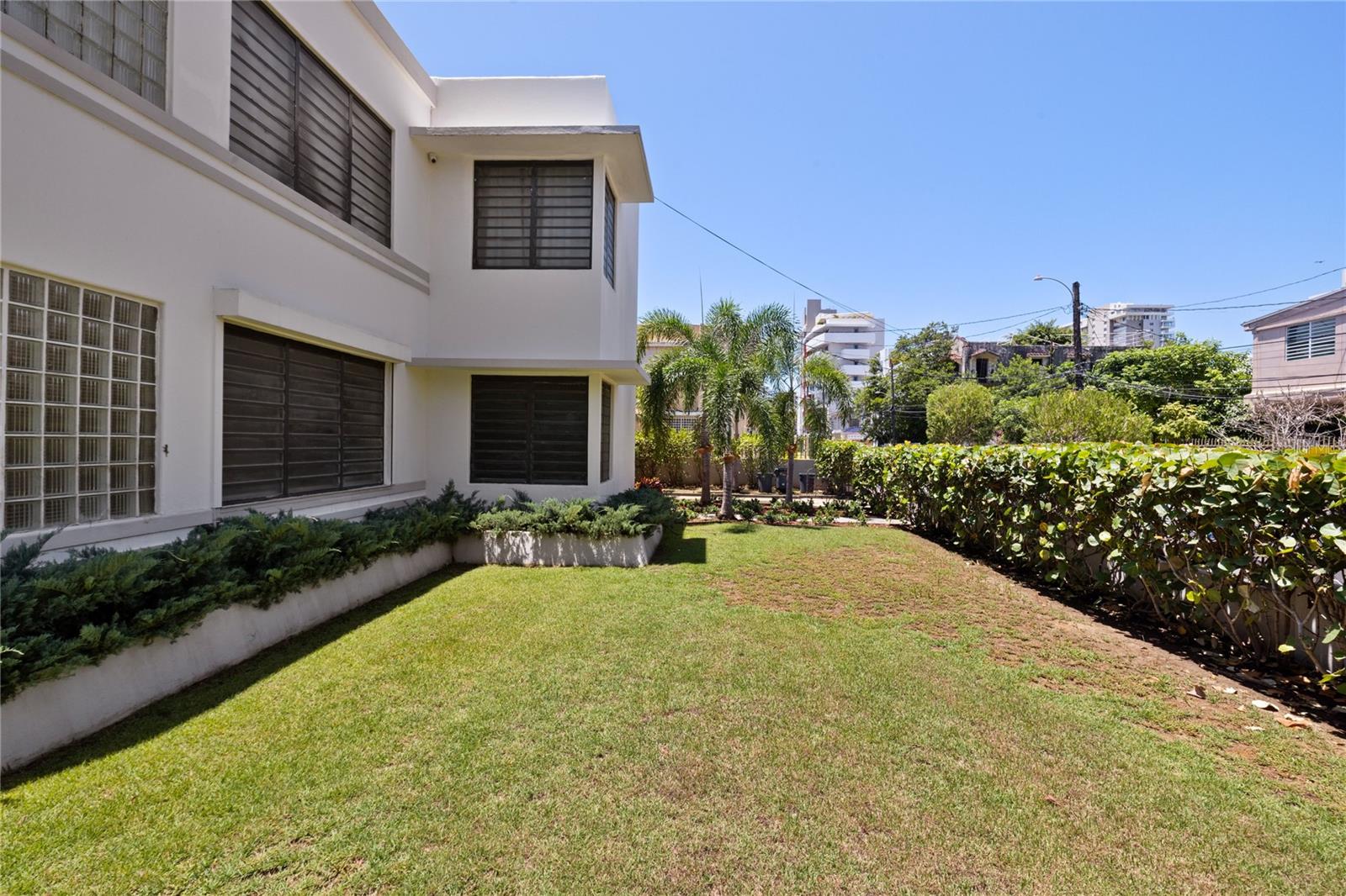 Nick Pastrana Casa Mirsonia 18