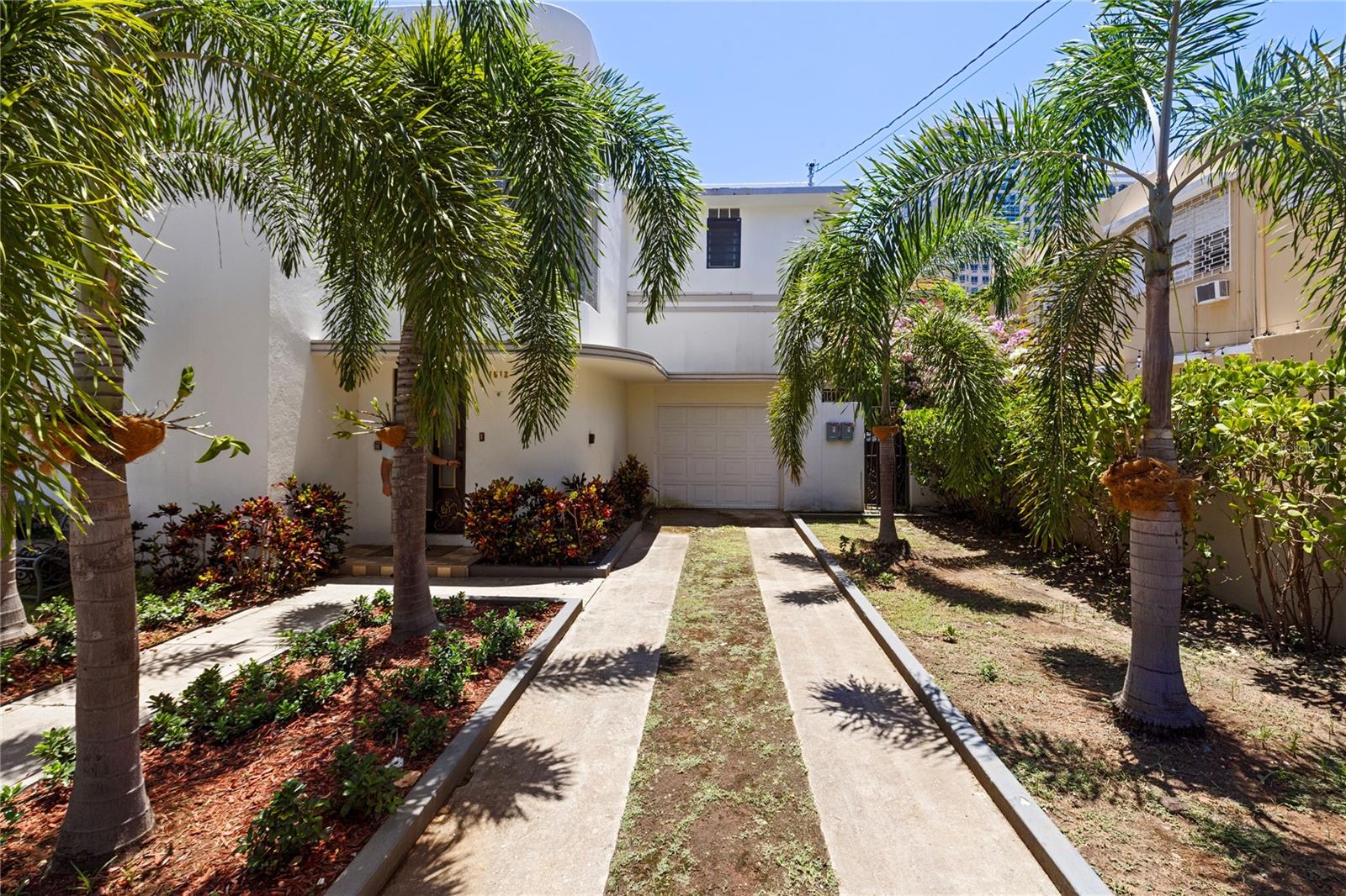 Nick Pastrana Casa Mirsonia 19