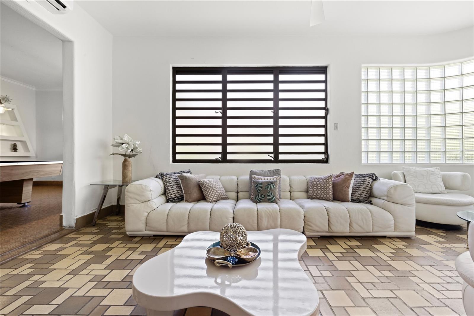 Nick Pastrana Casa Mirsonia 5 Nick Pastrana Casa Mirsonia 5